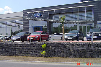Ford Petrányi Szerviz gabion támfala (2008)